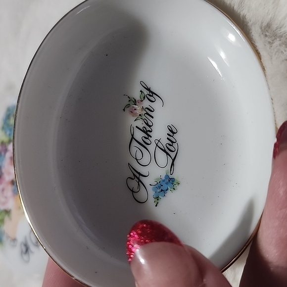 AVON VALENTINES DAY  1982 A SWEET  REMEMBERENCE  TRINKET BOX. - Picture 5 of 5